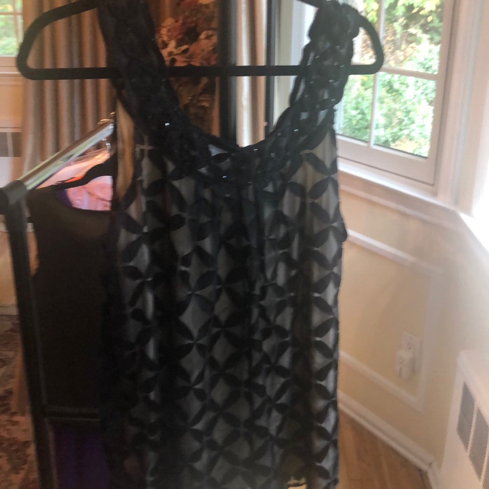 Black sleeve less lace top